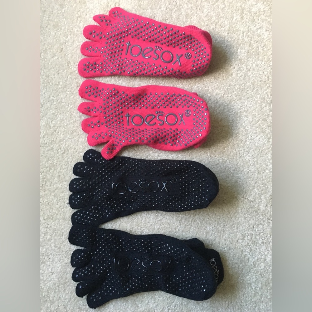 2 pairs of ToeSox, size small